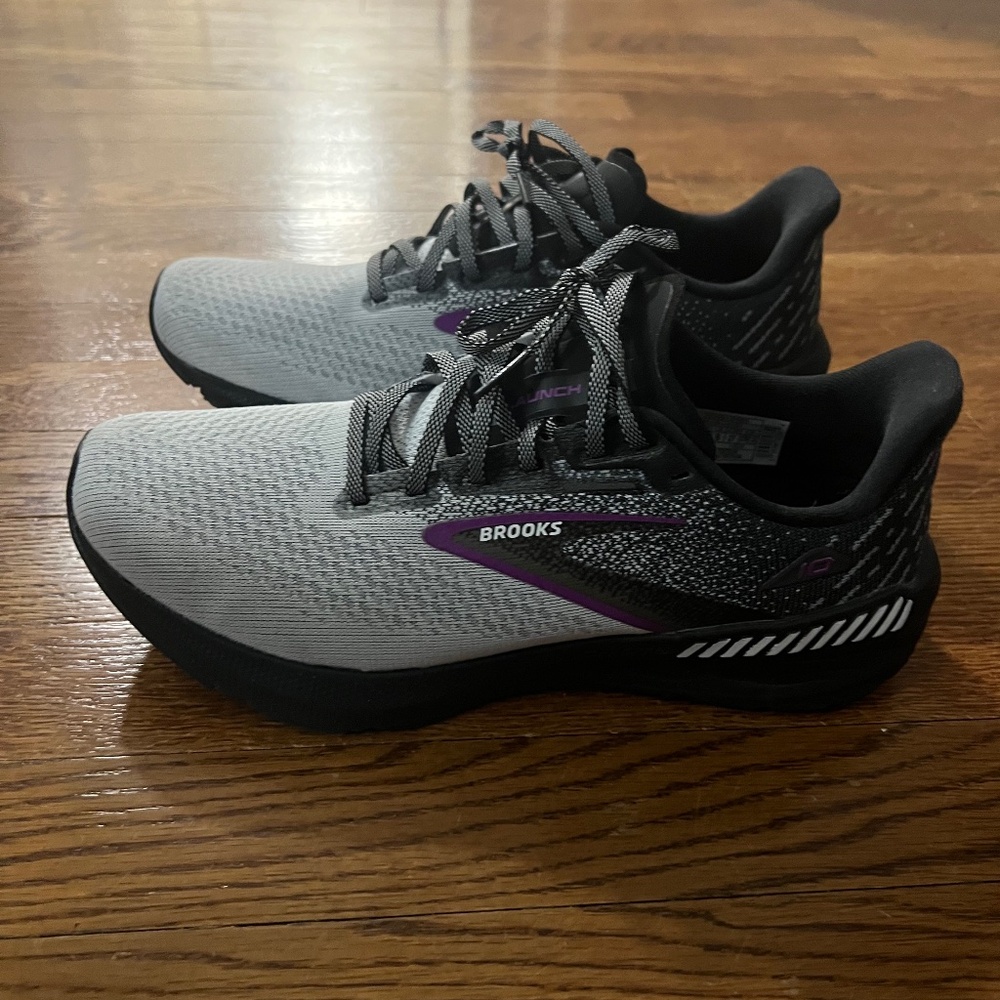 Brooks launch GTS 10 black/white/violet